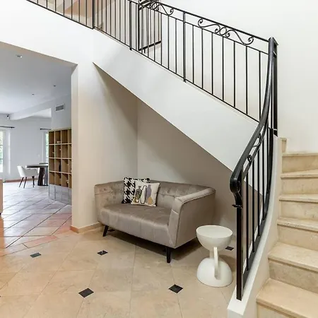 Magnifique Avec Piscine Et Hammam فيلة سان تروبيه